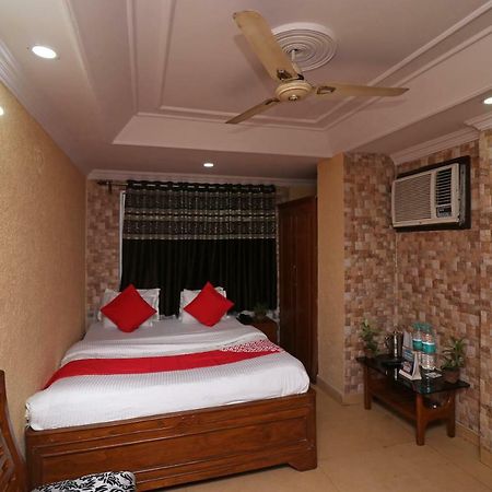 Oyo Flagship 16209 Hotel Ambar Palace Bara Bazar Экстерьер фото