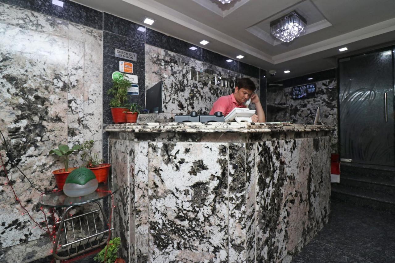 Oyo Flagship 16209 Hotel Ambar Palace Bara Bazar Экстерьер фото