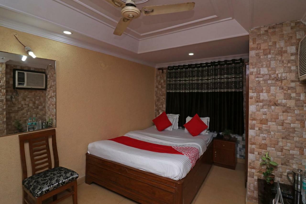 Oyo Flagship 16209 Hotel Ambar Palace Bara Bazar Экстерьер фото