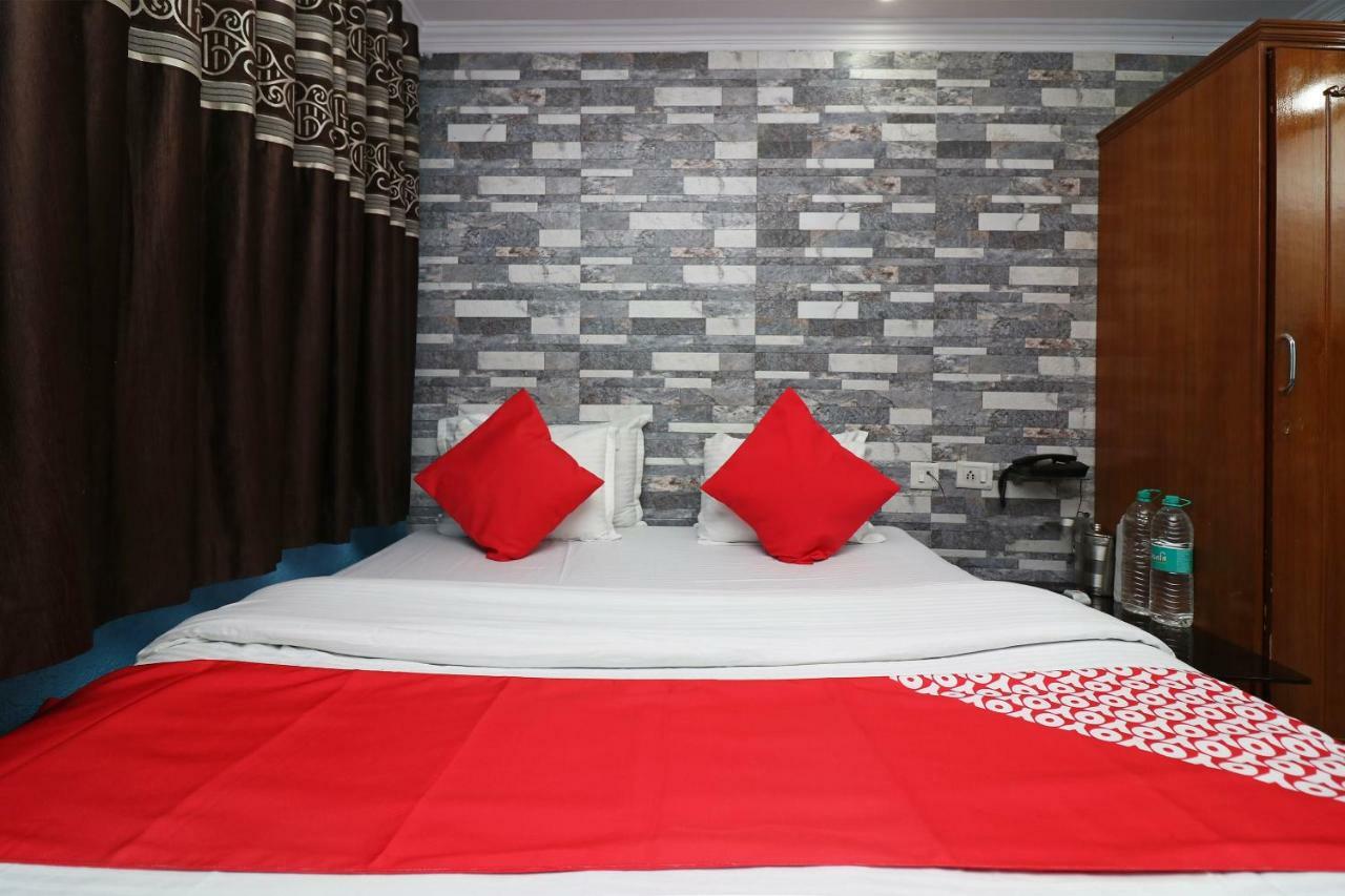 Oyo Flagship 16209 Hotel Ambar Palace Bara Bazar Экстерьер фото