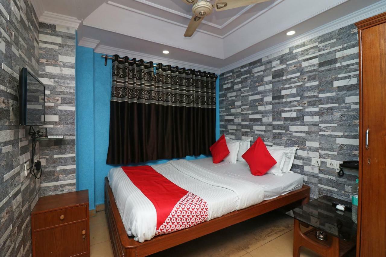 Oyo Flagship 16209 Hotel Ambar Palace Bara Bazar Экстерьер фото