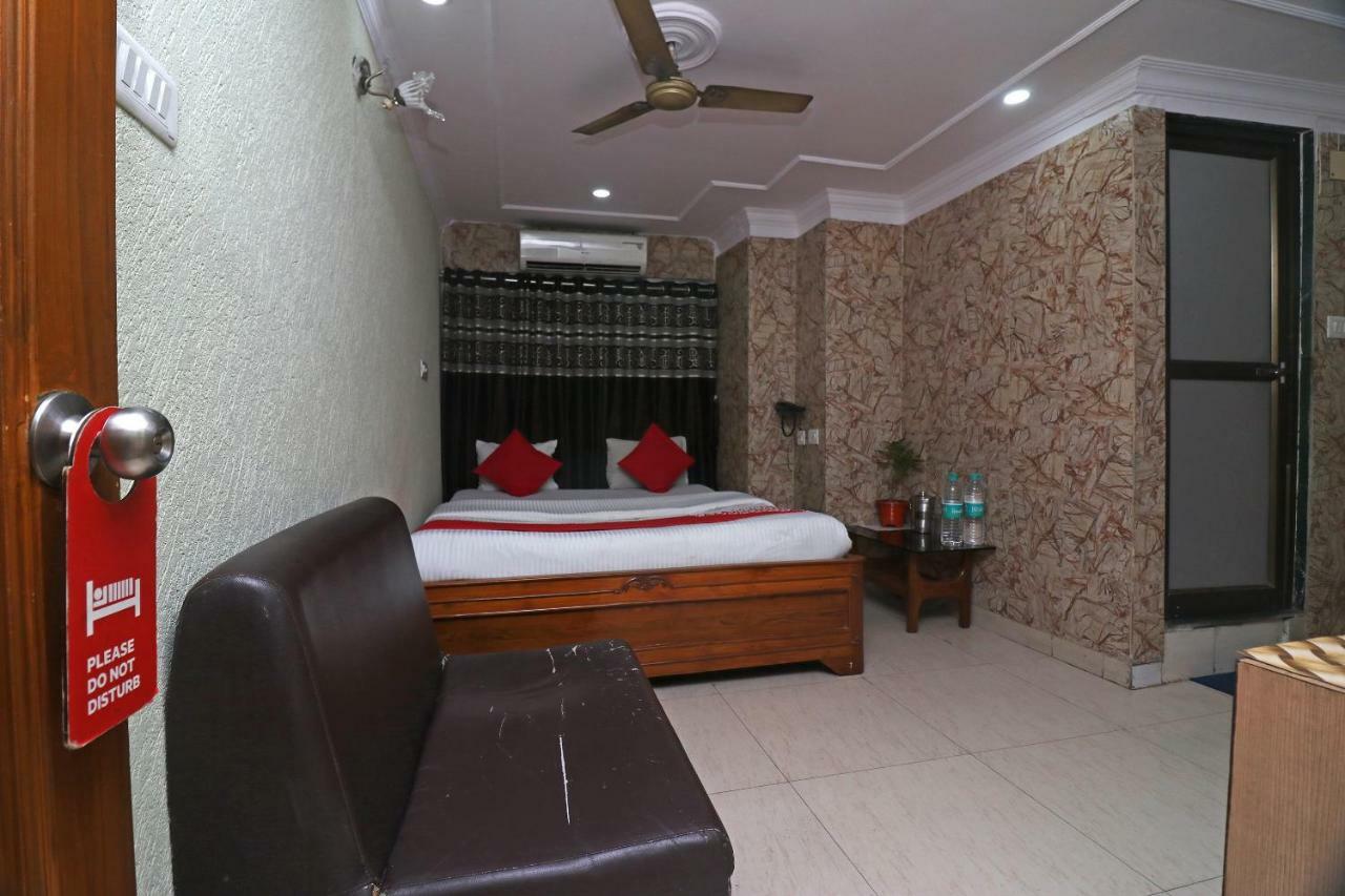 Oyo Flagship 16209 Hotel Ambar Palace Bara Bazar Экстерьер фото